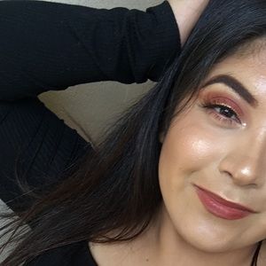 Meet your Posher, Carolina